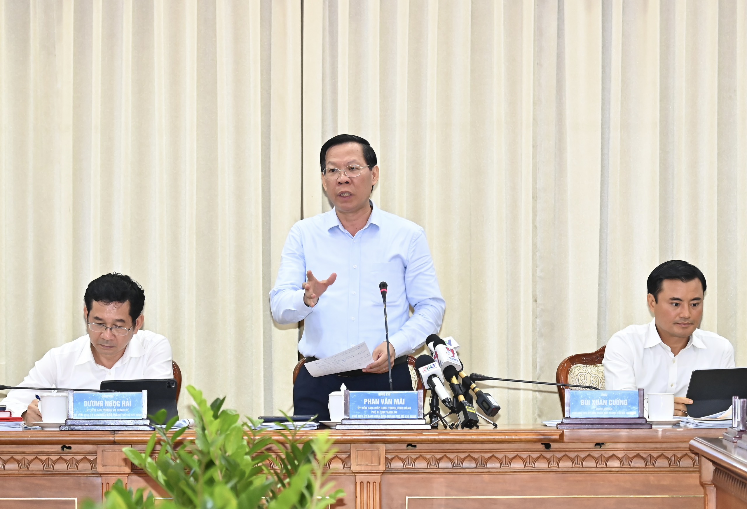 Chủ tịch UBND TP. Hồ Chí Minh Phan Văn Mãi phát biểu kết luận tại phiên họp (Ảnh: Việt Dũng).